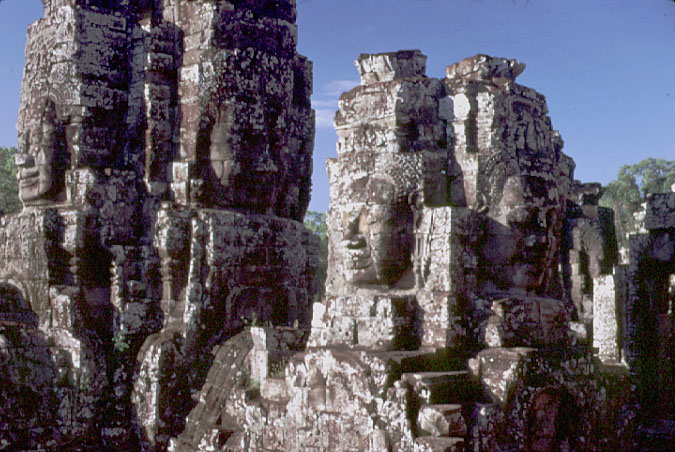 AW-bayon3.jpg (123328 bytes)