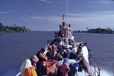 CAMB-TONLESAP.jpg (47089 bytes)