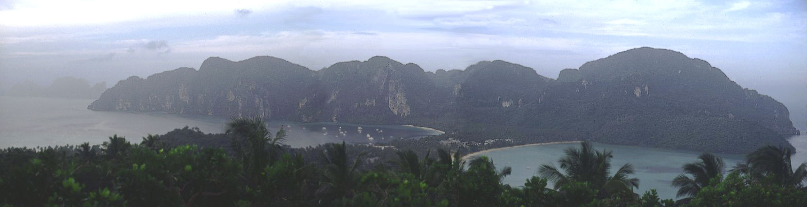 PhiPhi-Panorama.jpg (73562 bytes)