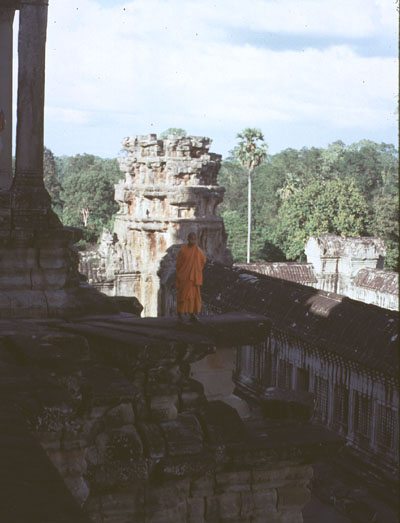 monk.jpg (48924 bytes)