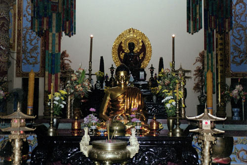 Temple alter below the big Buddha