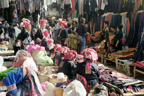 Sapa market minority people